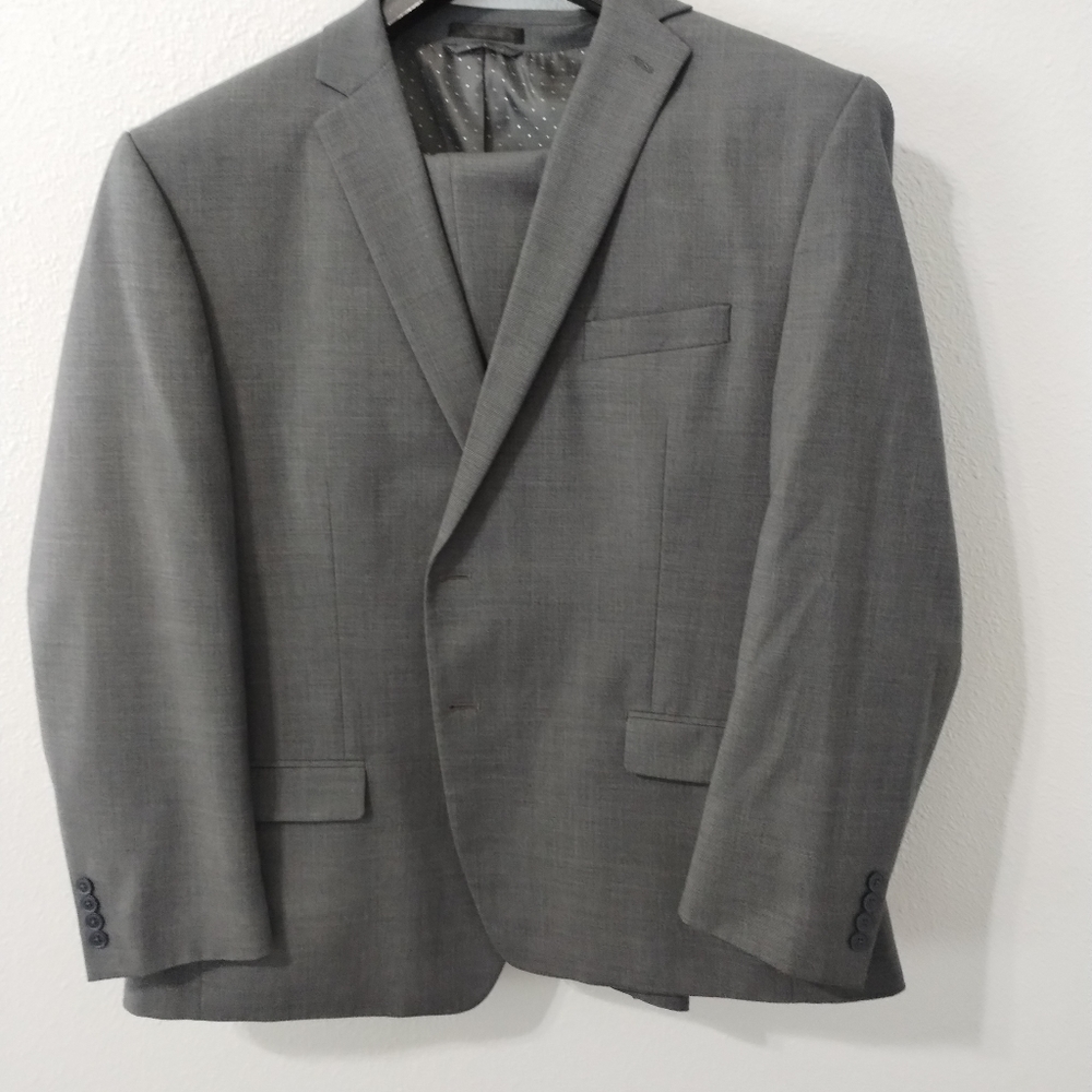 Michael Strahan Gray suit two-piece suit size 50 regular pants are 42 x30